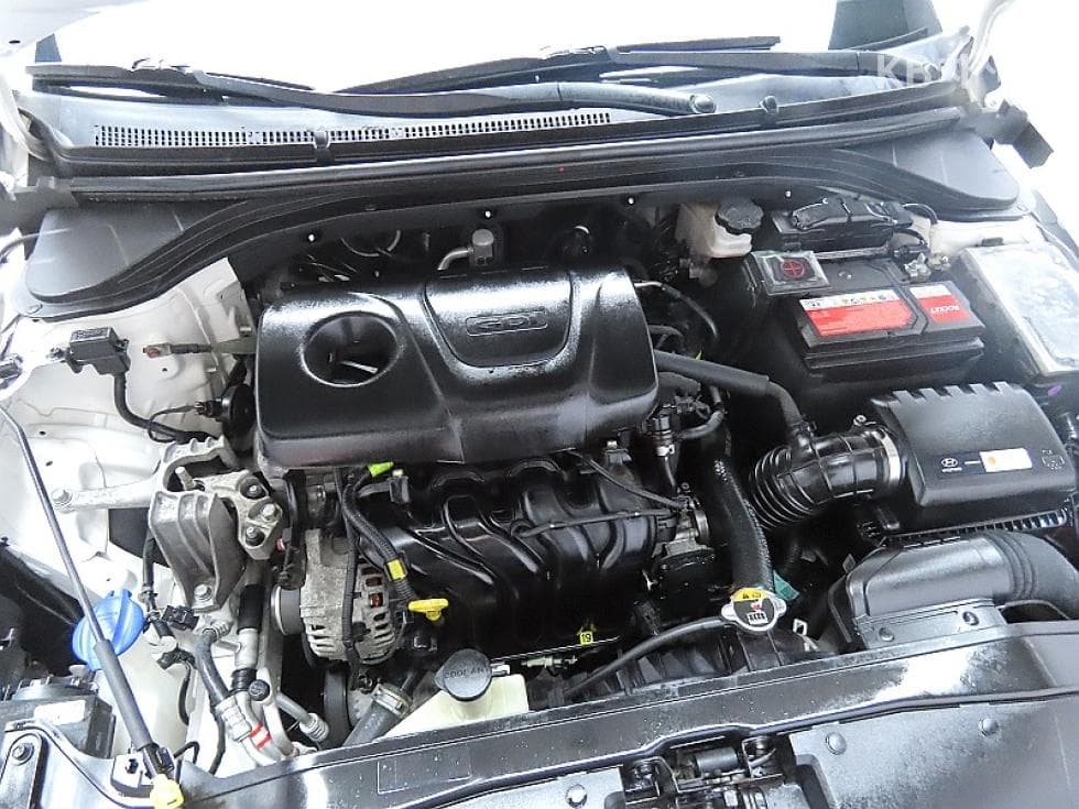 Hyundai Avante (Elantra)AD1.6 GDi Value Plus - 7