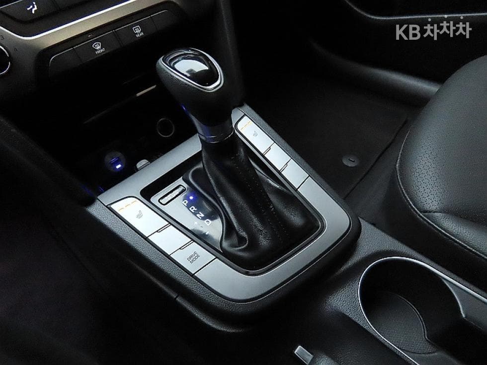 Hyundai Avante (Elantra)AD1.6 GDi Value Plus - 9