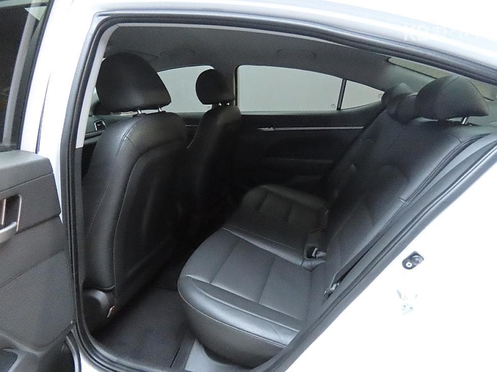 Hyundai Avante (Elantra)AD1.6 GDi Value Plus - 11