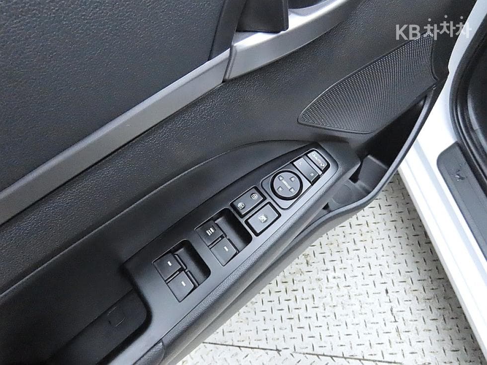 Hyundai Avante (Elantra)AD1.6 GDi Value Plus - 13