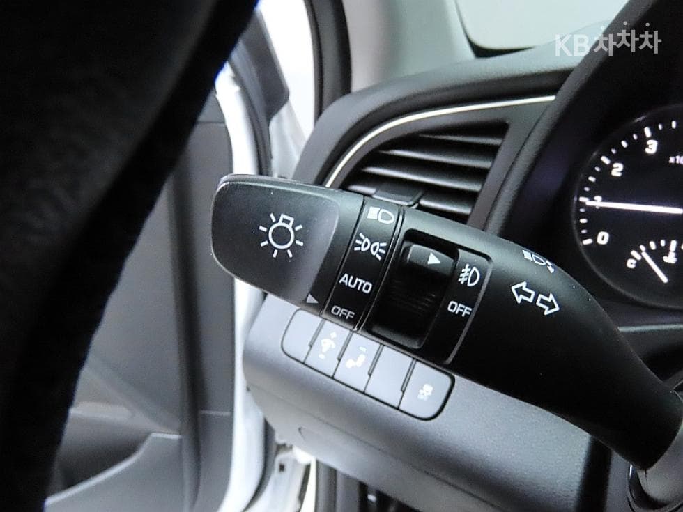 Hyundai Avante (Elantra)AD1.6 GDi Value Plus - 14