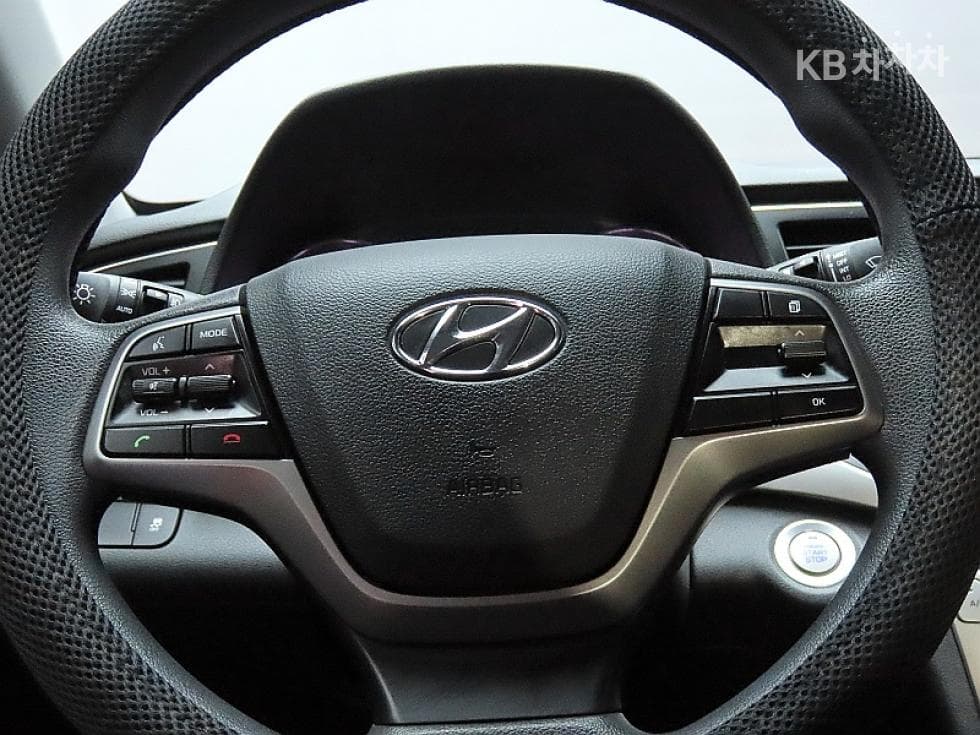 Hyundai Avante (Elantra)AD1.6 GDi Value Plus - 18