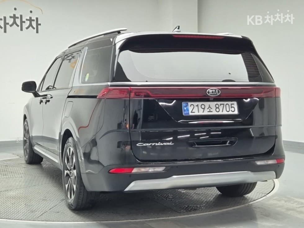 Kia Carnival 4th generationD2.2 9-seater Signature - 2