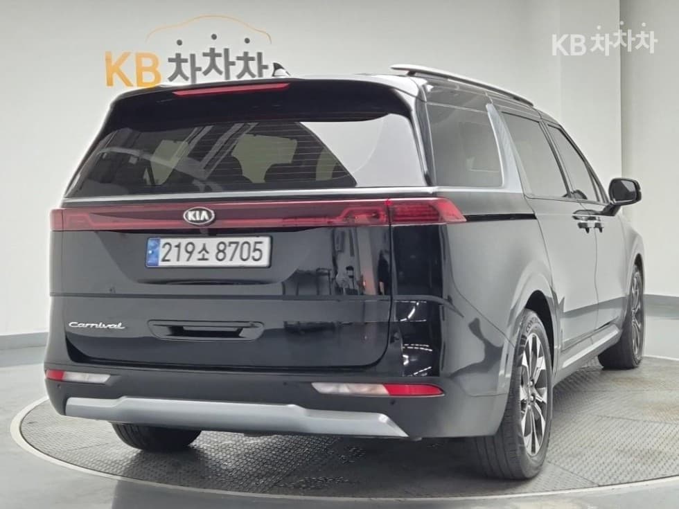 Kia Carnival 4th generationD2.2 9-seater Signature - 3