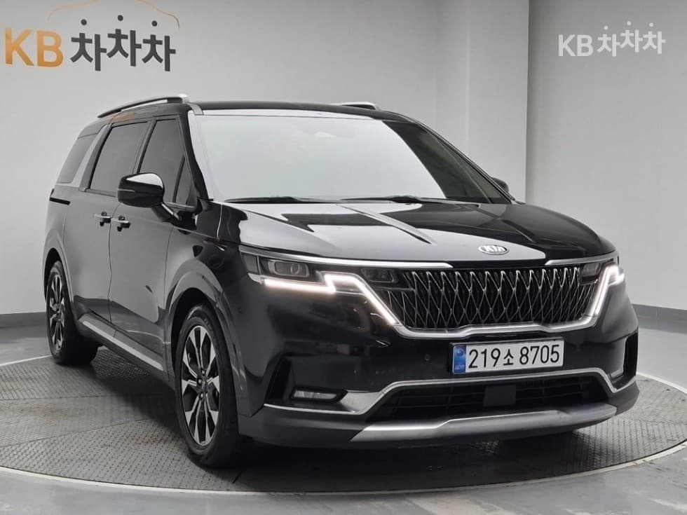 Kia Carnival 4th generationD2.2 9-seater Signature - 4