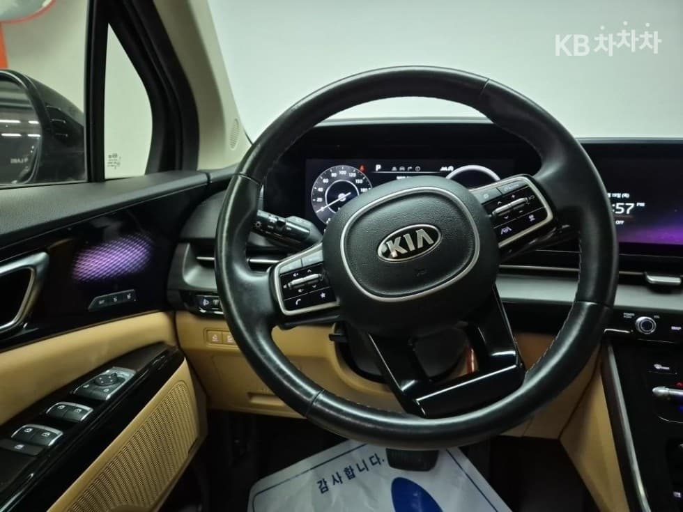 Kia Carnival 4th generationD2.2 9-seater Signature - 9