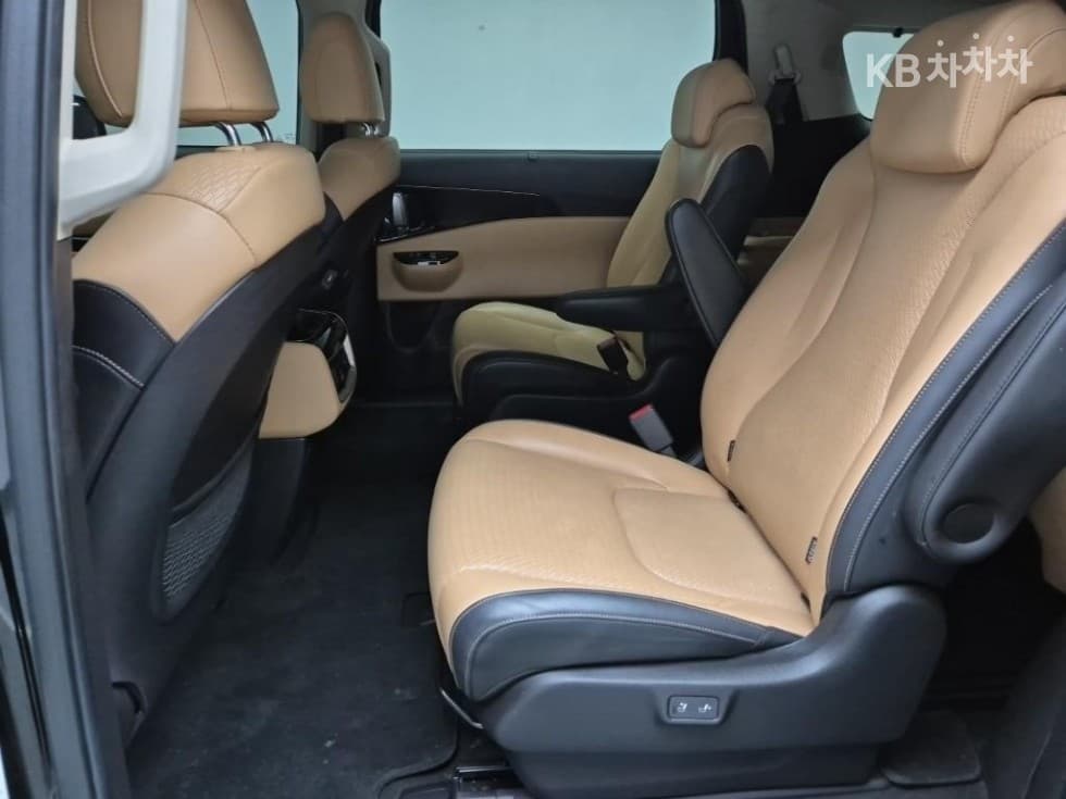 Kia Carnival 4th generationD2.2 9-seater Signature - 12