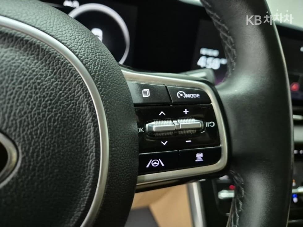 Kia Carnival 4th generationD2.2 9-seater Signature - 15