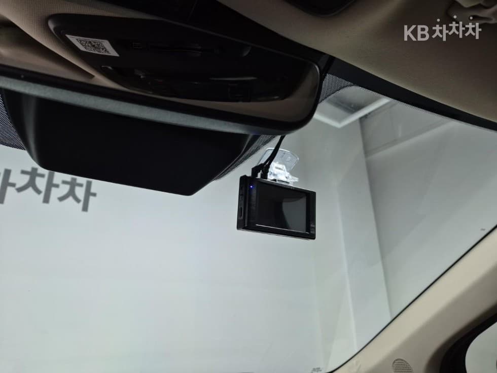 Kia Carnival 4th generationD2.2 9-seater Signature - 17