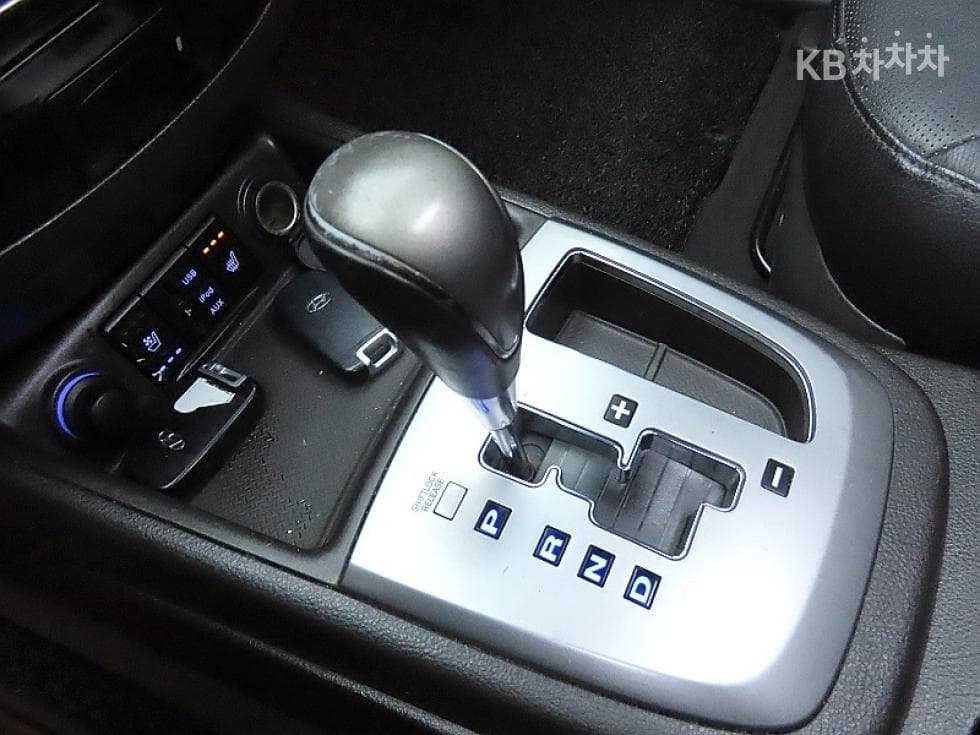 Hyundai Santa Fe CM2WD(2.0 e-VGT) MLX Luxury - 9