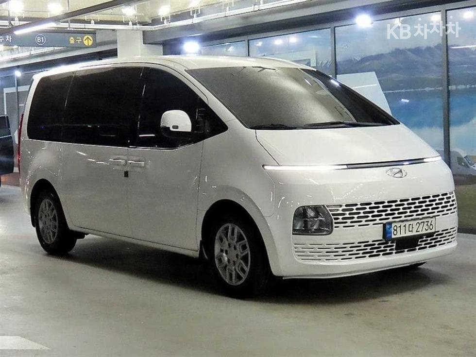 Hyundai Staria Cargo2.2 Cargo 5 Modern - 2