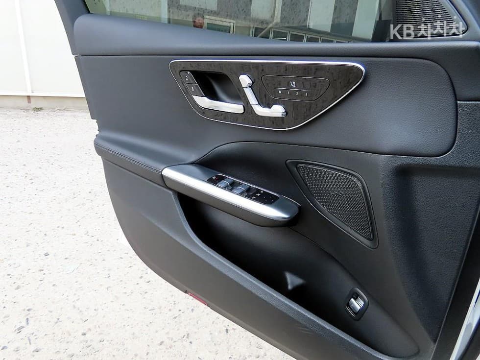 Mercedes-Benz C-Class 6세대(W206)C300 4Matic Avantgarde - 11