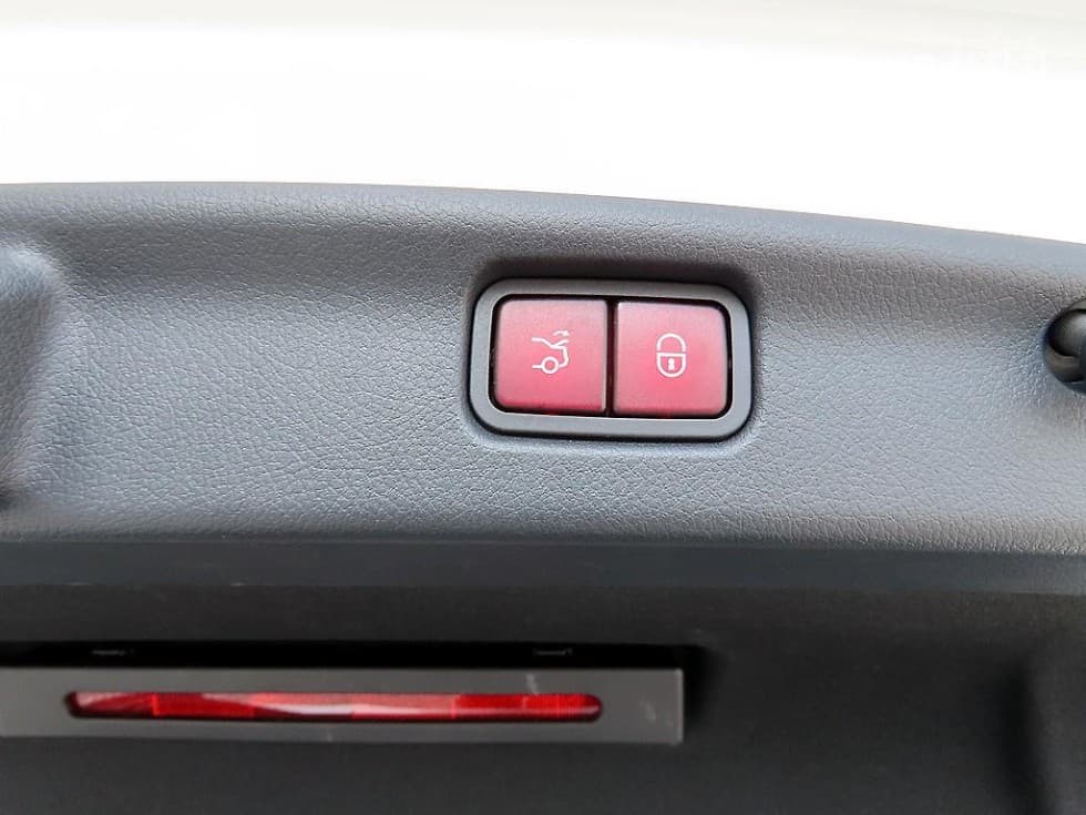 Mercedes-Benz C-Class 6세대(W206)C300 4Matic Avantgarde - 17