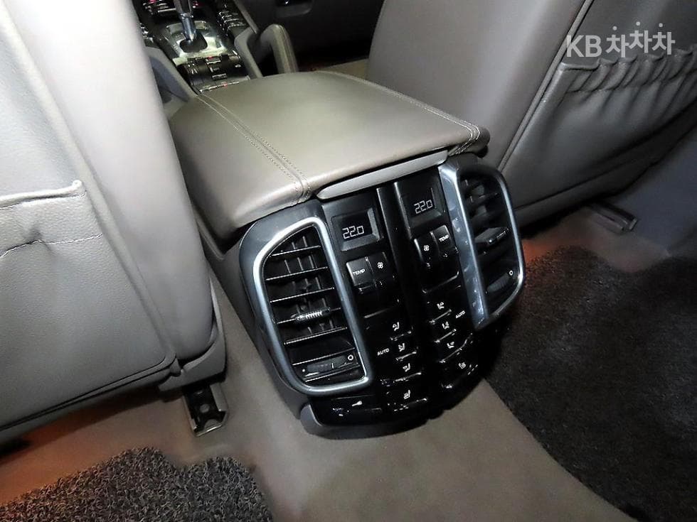 Porsche New Cayenne(958)4.8 Turbo 958 - 15