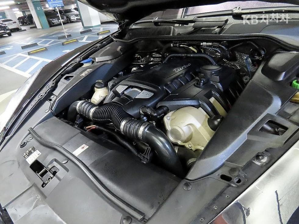 Porsche New Cayenne(958)4.8 Turbo 958 - 19