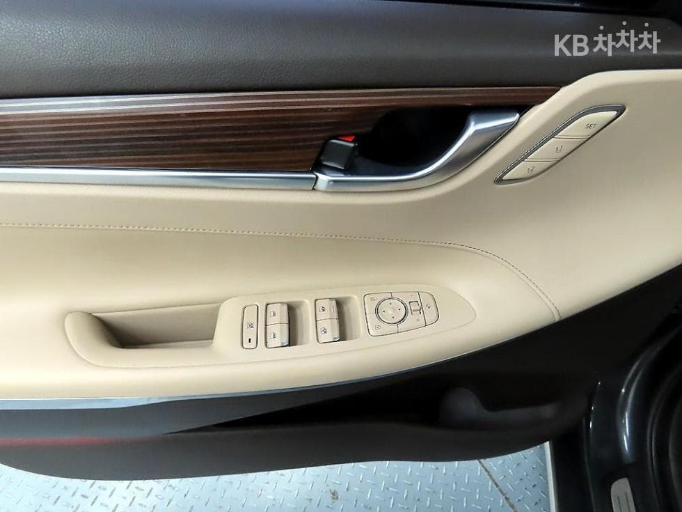 Hyundai Grandeur (Azera)IG2.4 Premium Special (special feature/edition) - 11