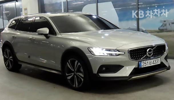 Volvo V60 CC(Second generation) B5 AWD Pro - Image 1