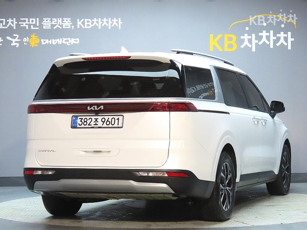 Kia Carnival 4th generationD2.2 9-seater Prestige - 2