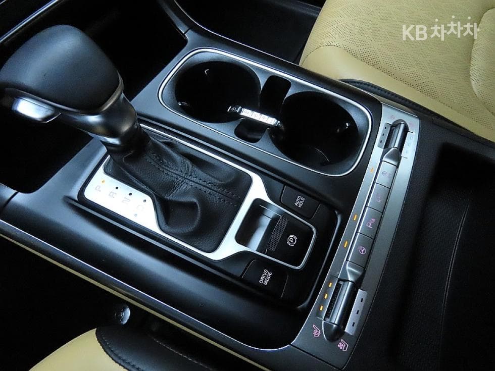 Kia Carnival 4th generationD2.2 9-seater Prestige - 9