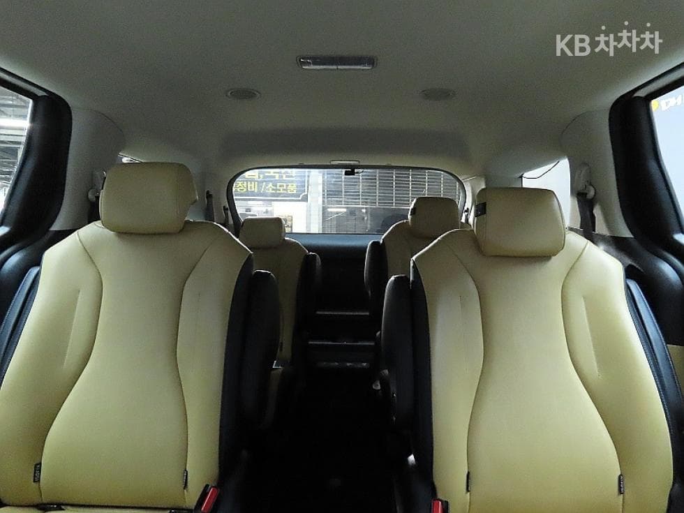 Kia Carnival 4th generationD2.2 9-seater Prestige - 12