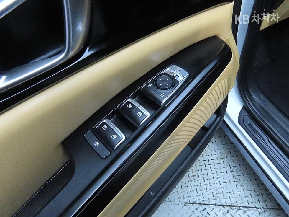 Kia Carnival 4th generationD2.2 9-seater Prestige - 13