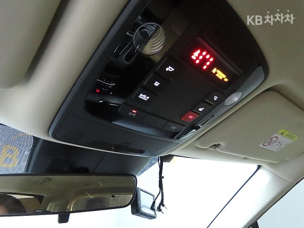Kia Carnival 4th generationD2.2 9-seater Prestige - 15
