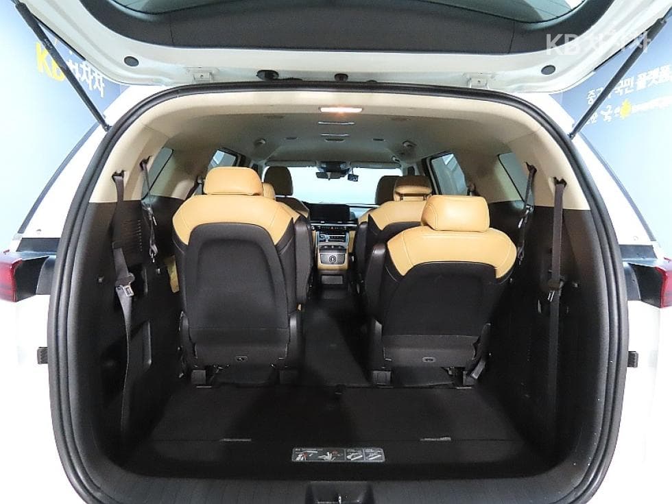Kia Carnival 4th generationD2.2 9-seater Prestige - 19