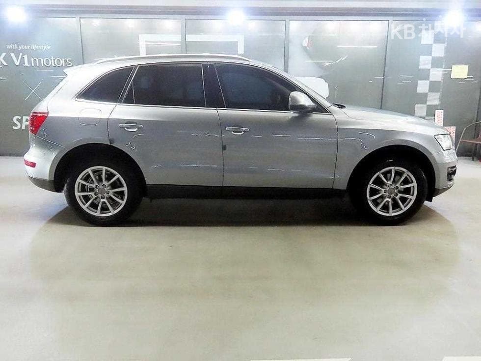 Audi Q52.0 Turbo Diesel Injection 콰트로 8R - 3