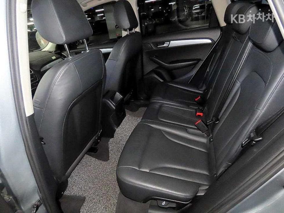Audi Q52.0 Turbo Diesel Injection 콰트로 8R - 7