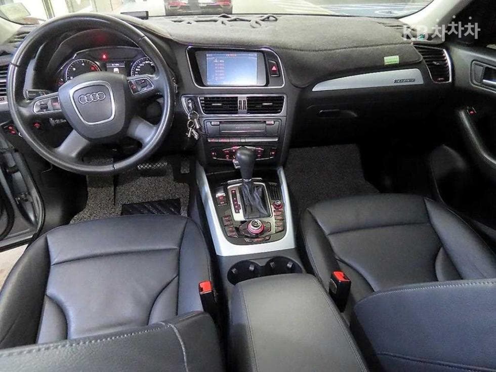 Audi Q52.0 Turbo Diesel Injection 콰트로 8R - 10