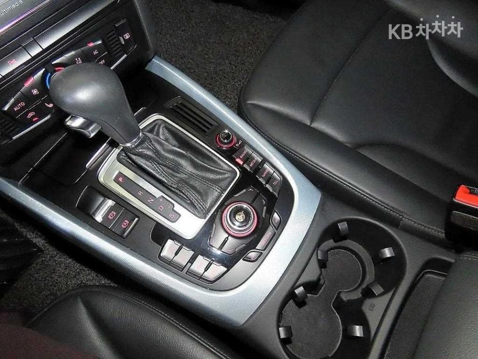 Audi Q52.0 Turbo Diesel Injection 콰트로 8R - 12