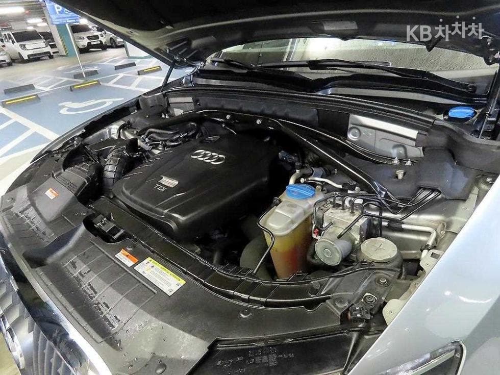 Audi Q52.0 Turbo Diesel Injection 콰트로 8R - 19