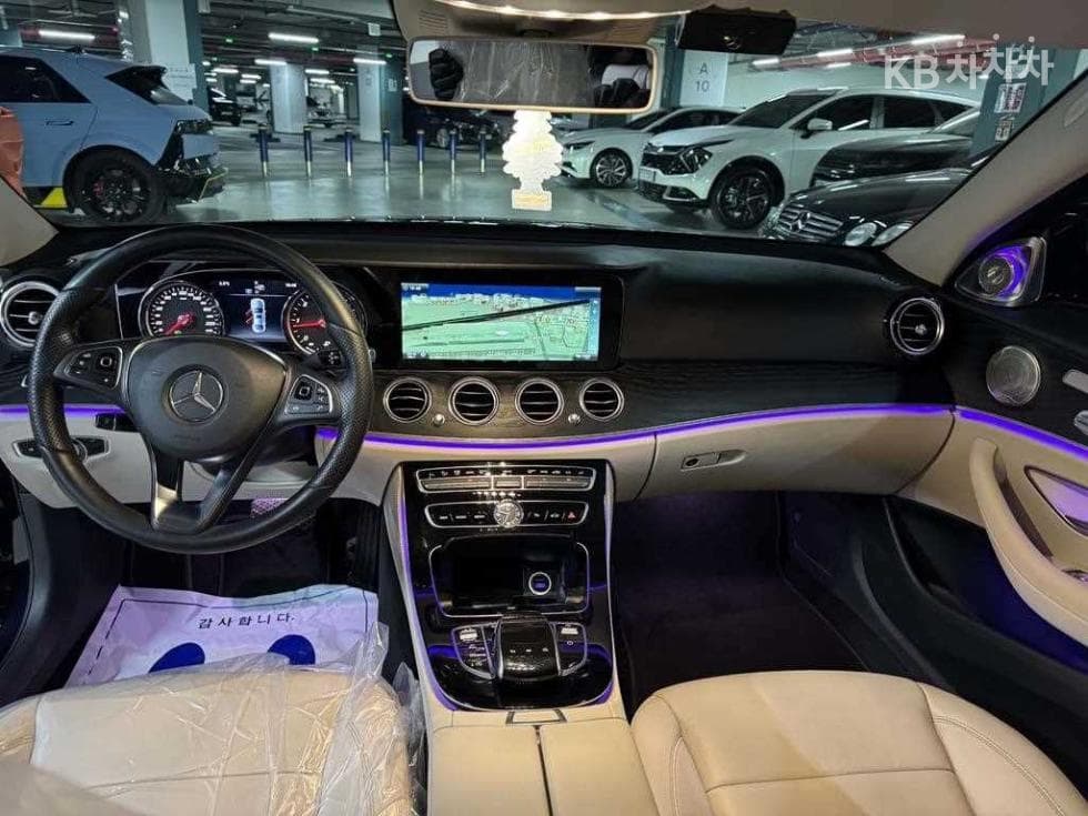 Mercedes-Benz E-Class (W213)E220d Avantgarde - 2