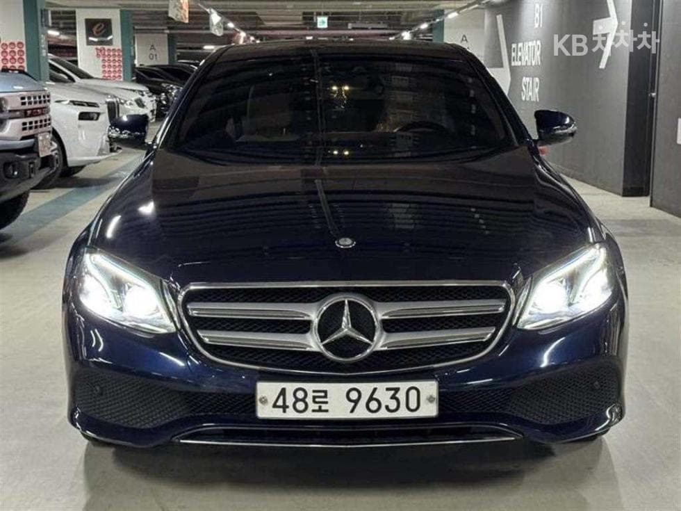 Mercedes-Benz E-Class (W213) E220d Avantgarde - Image 1