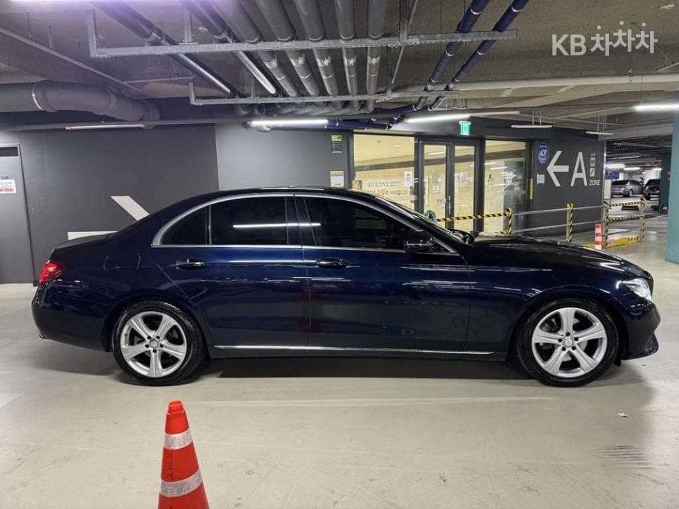 Mercedes-Benz E-Class (W213)E220d Avantgarde - 4