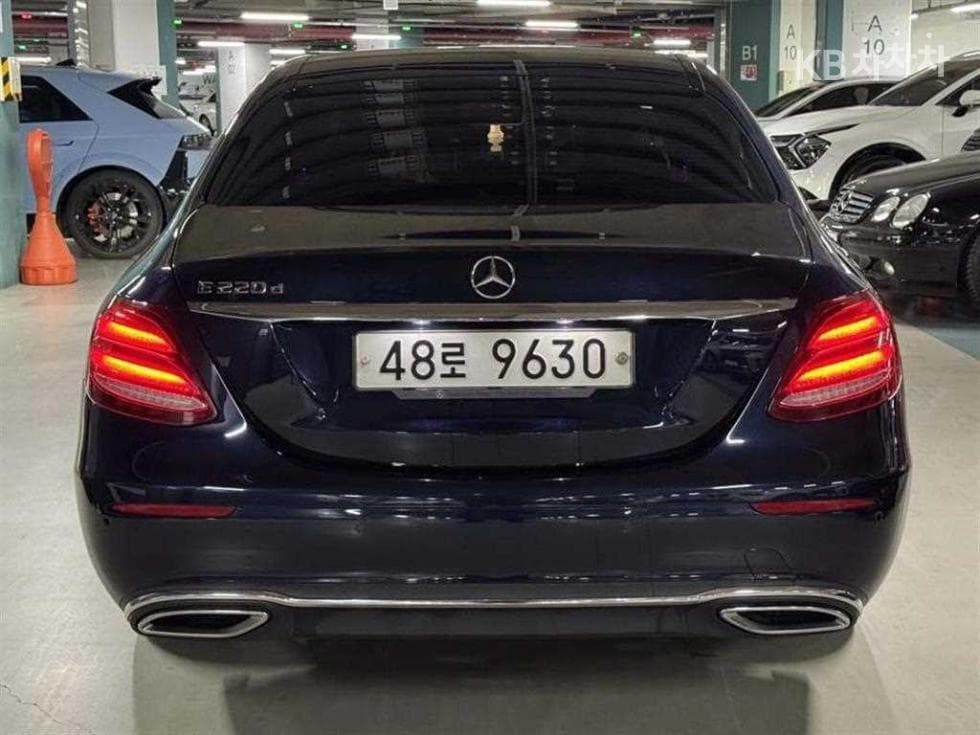 Mercedes-Benz E-Class (W213)E220d Avantgarde - 6