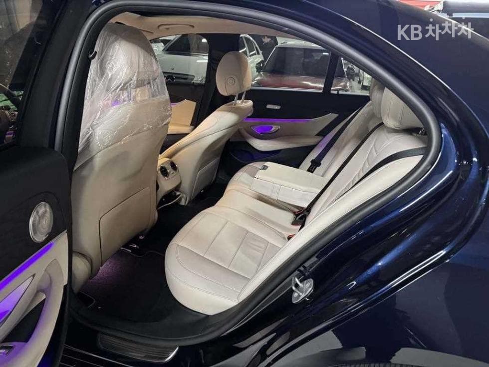 Mercedes-Benz E-Class (W213)E220d Avantgarde - 8