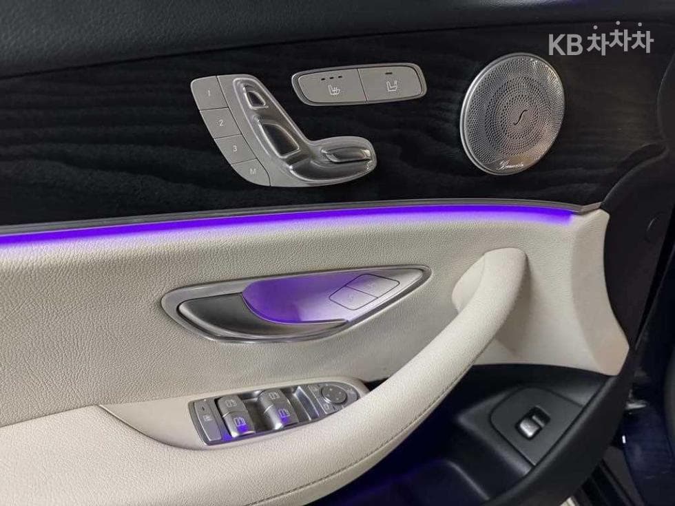 Mercedes-Benz E-Class (W213)E220d Avantgarde - 14