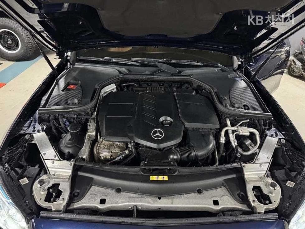 Mercedes-Benz E-Class (W213)E220d Avantgarde - 17
