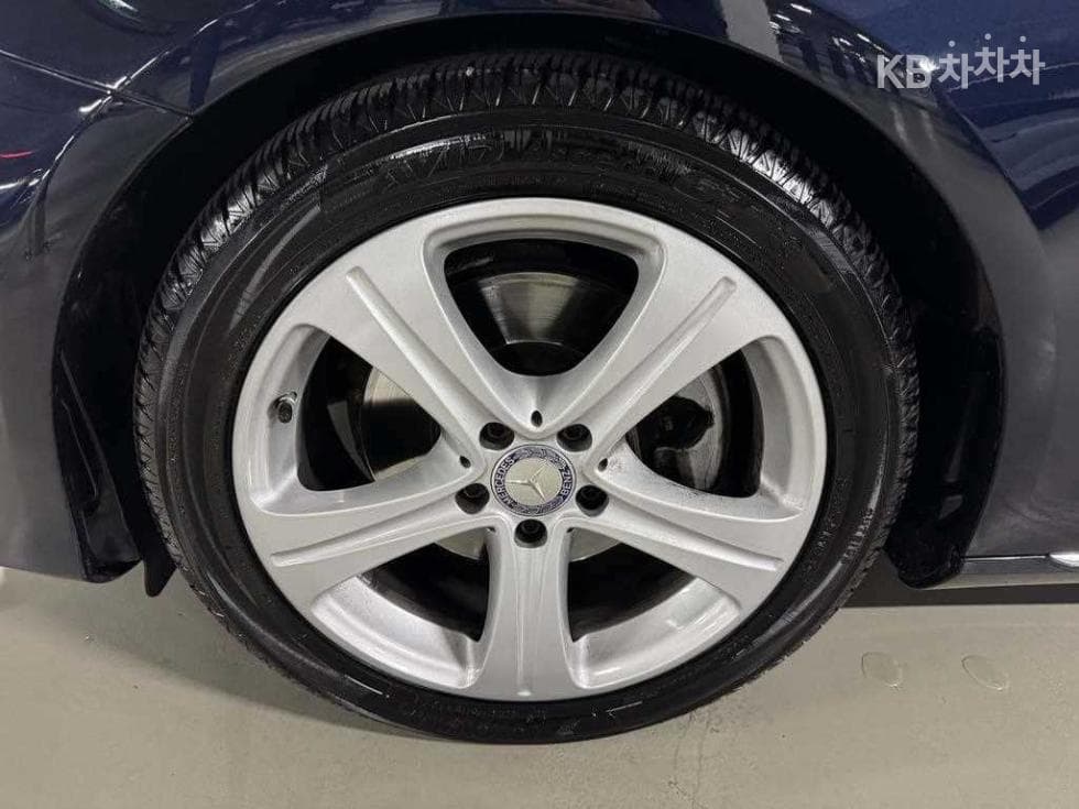 Mercedes-Benz E-Class (W213)E220d Avantgarde - 18