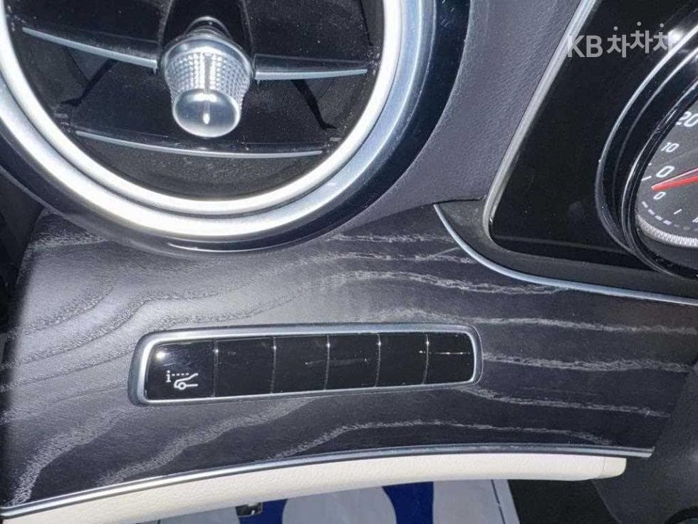 Mercedes-Benz E-Class (W213)E220d Avantgarde - 20
