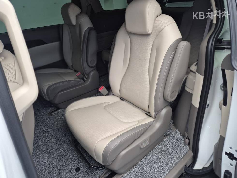 Kia The New (facelift) Carnival 4th generationG3.5 GDI 9-seater Signature - 12