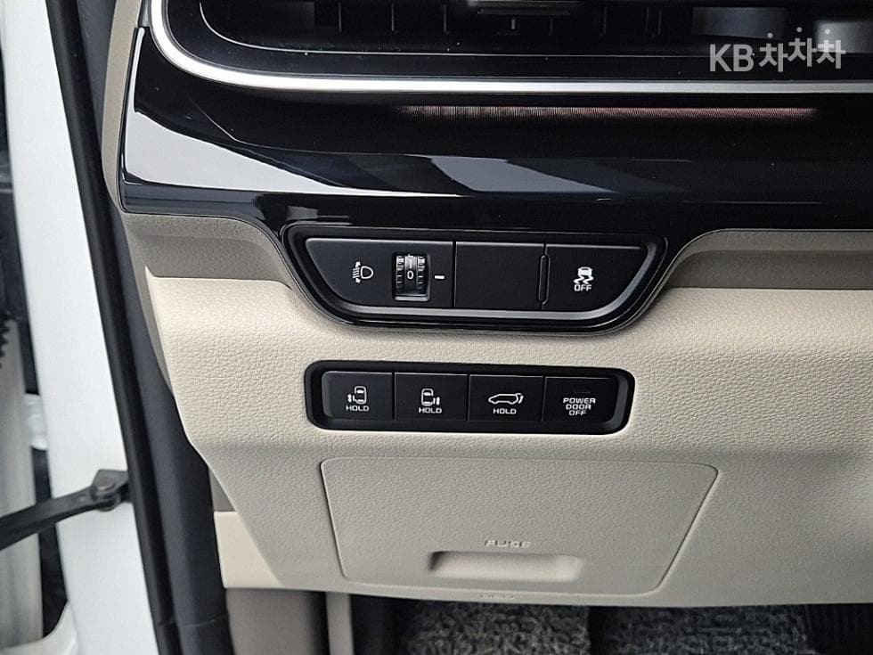 Kia The New (facelift) Carnival 4th generationG3.5 GDI 9-seater Signature - 18