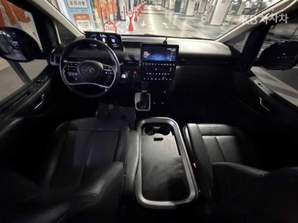 Hyundai Staria Cargo2.2 Cargo 5 Modern - 6