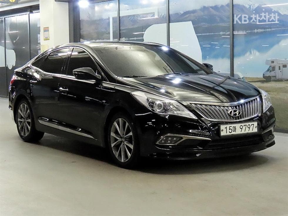 Hyundai Grandeur (Azera)HG HG220 Diesel Premium 컬렉션 - Image 1