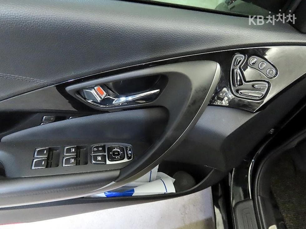 Hyundai Grandeur (Azera)HGHG220 Diesel Premium 컬렉션 - 13