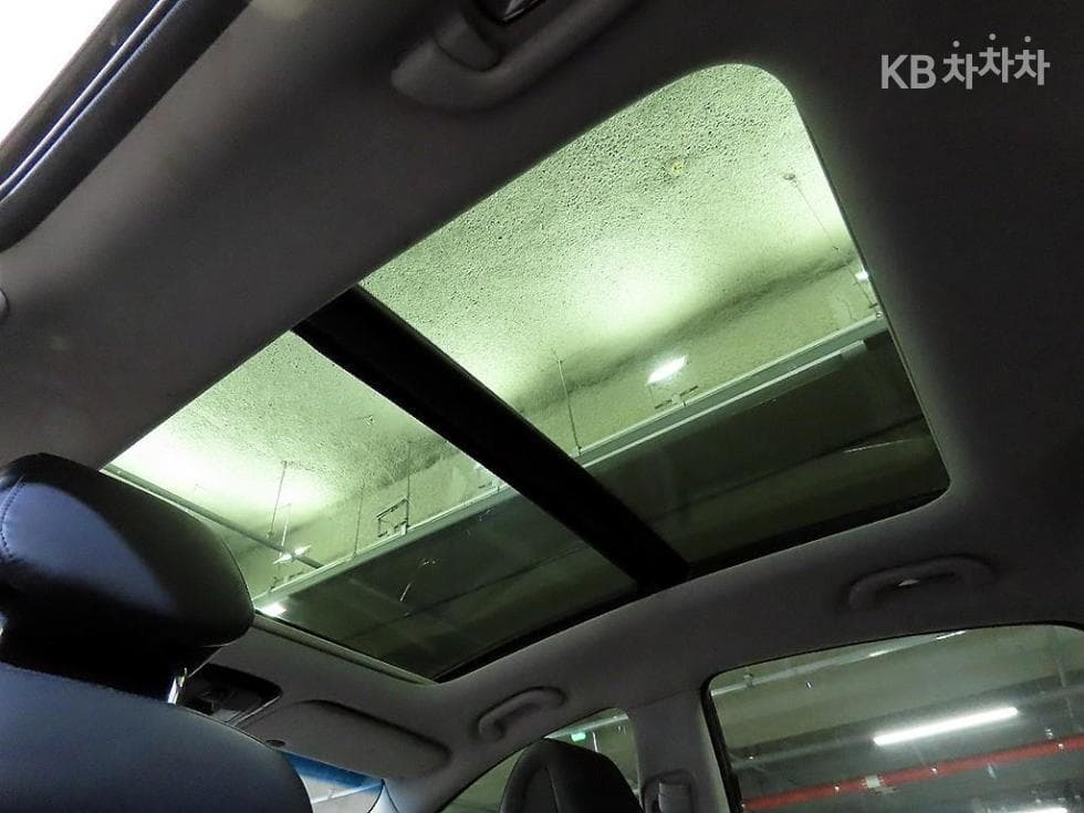 Hyundai Grandeur (Azera)HGHG220 Diesel Premium 컬렉션 - 17