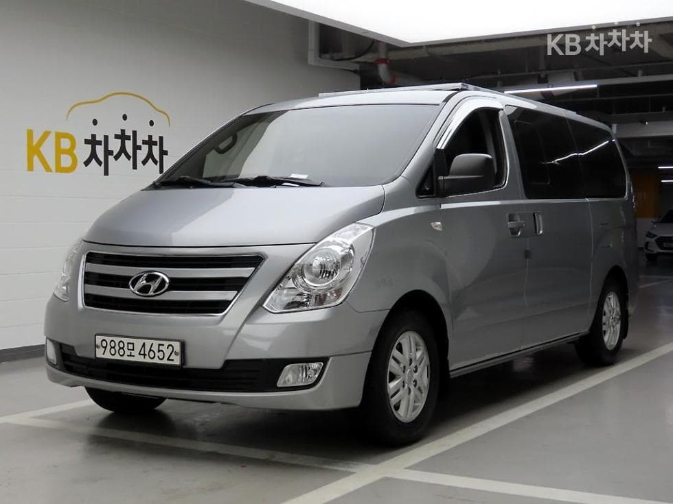 Hyundai Grand Starex 5-seater Van Smart - Image 1