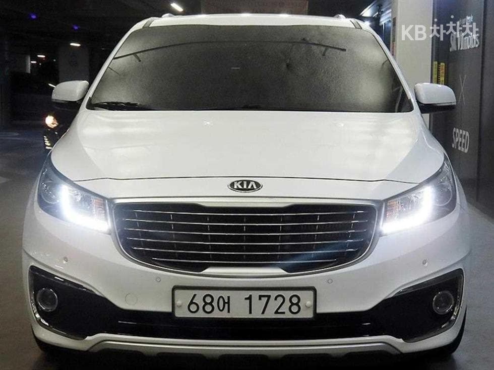 Kia All New Carnival9-seater 2.2 Diesel Prestige - 2