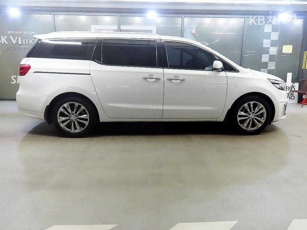 Kia All New Carnival9-seater 2.2 Diesel Prestige - 3